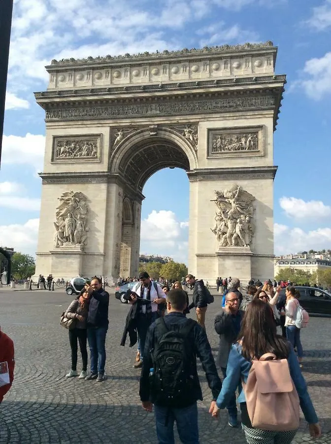Eco Champs Elysees Apartment *